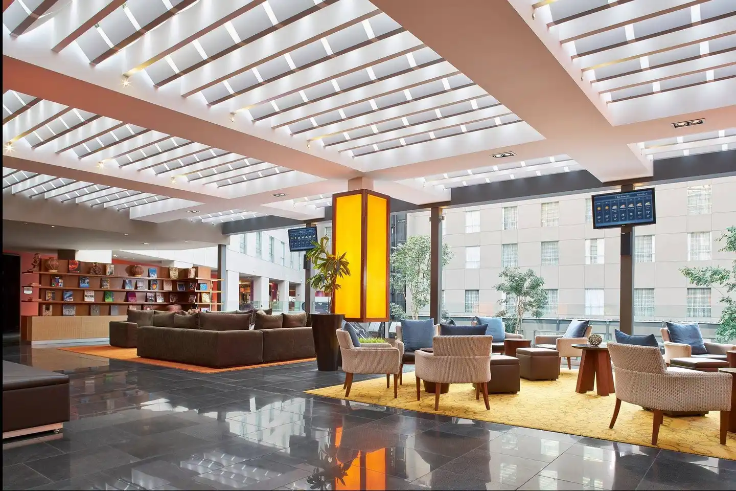 Courtyard by Marriott Mexico City Airport Lobby
