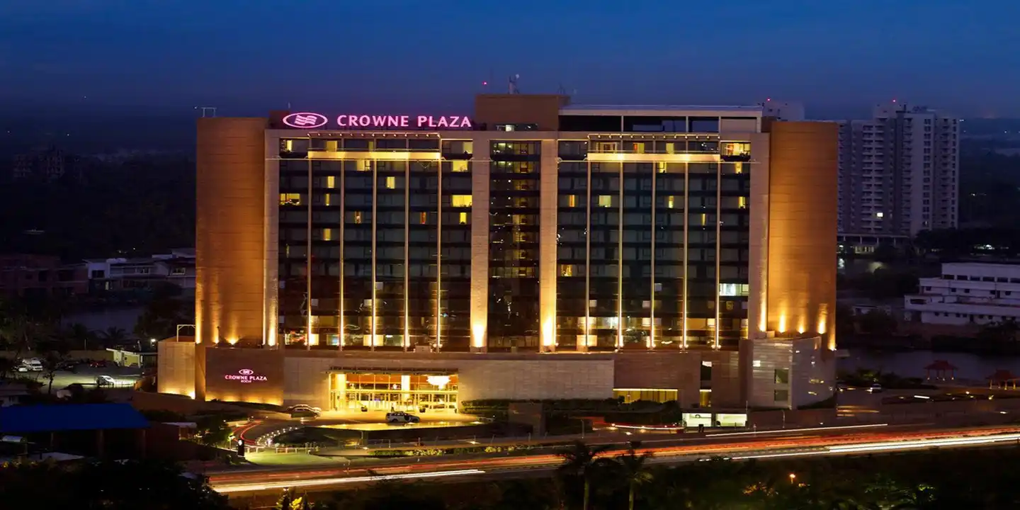 Crowne Plaza Kochi Aussenansicht