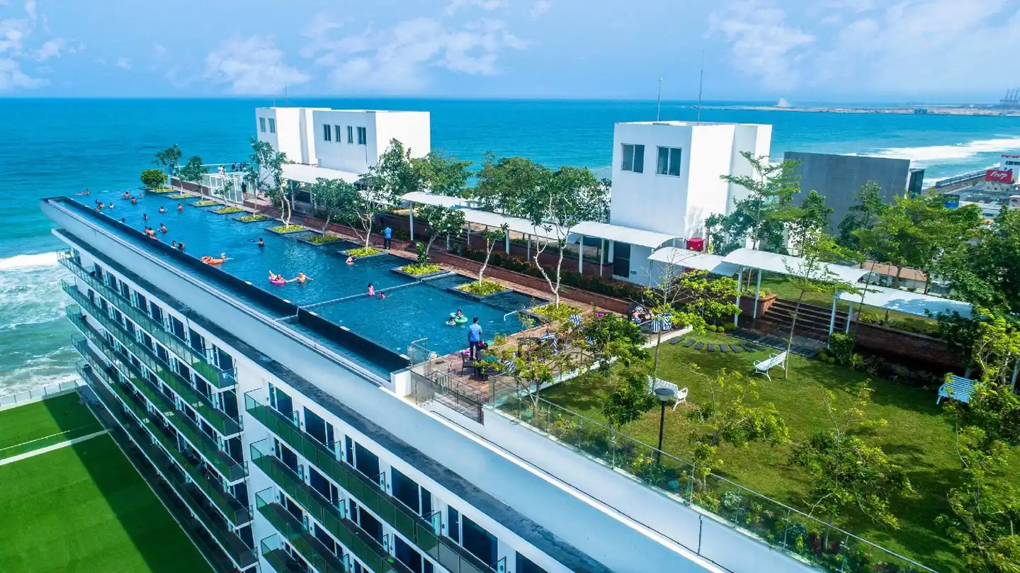 Marino Beach Colombo Pool