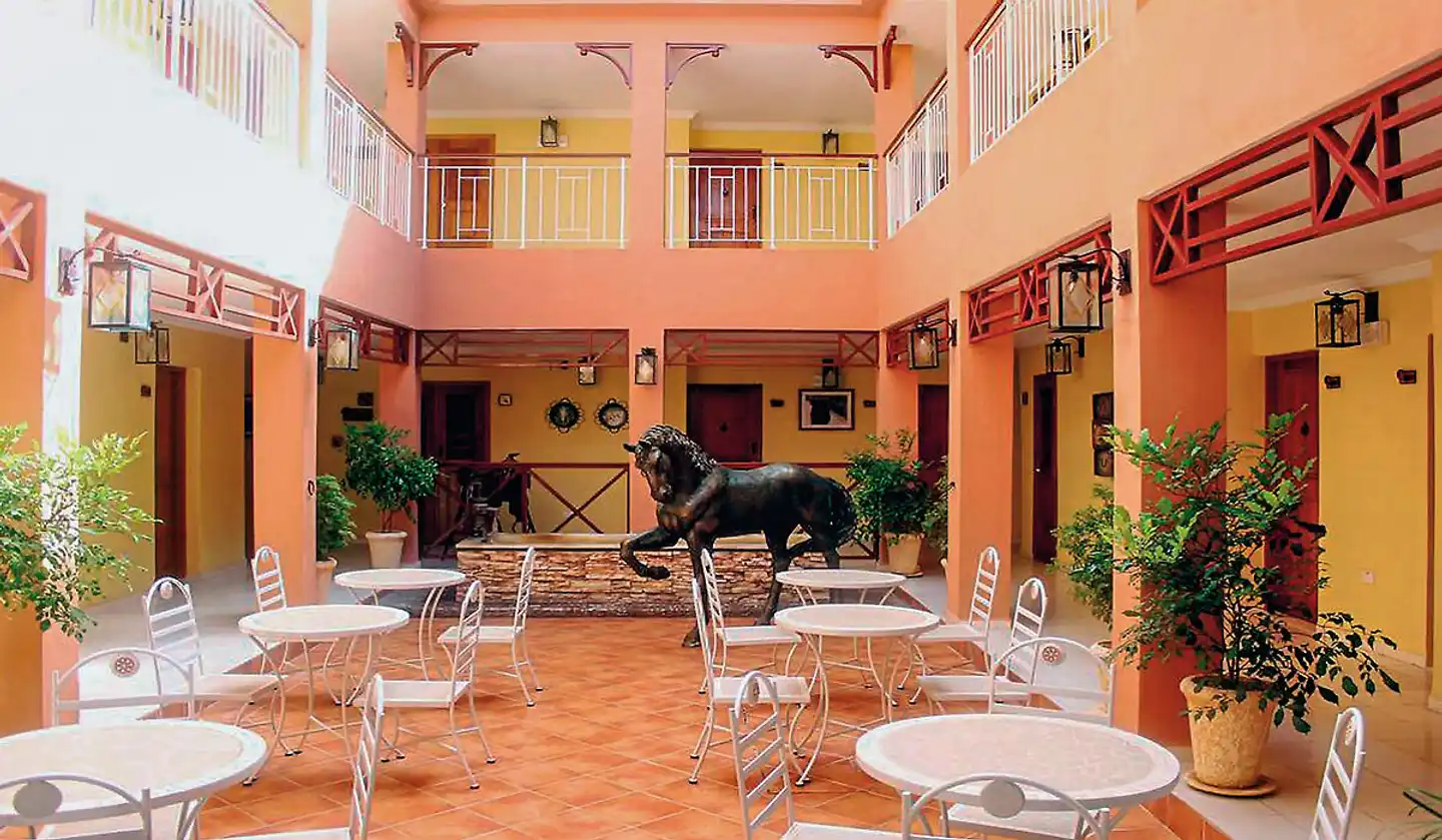 Caballeriza by Mystique Lobby