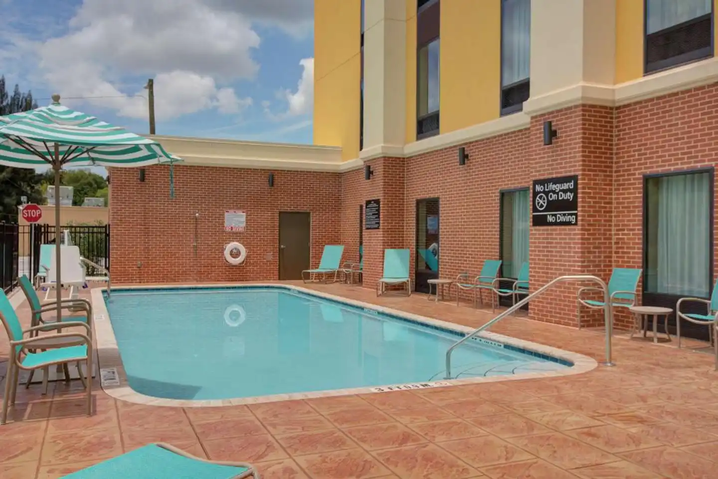 Hampton Inn & Suites Tampa Busch Gardens Area Hallenbad