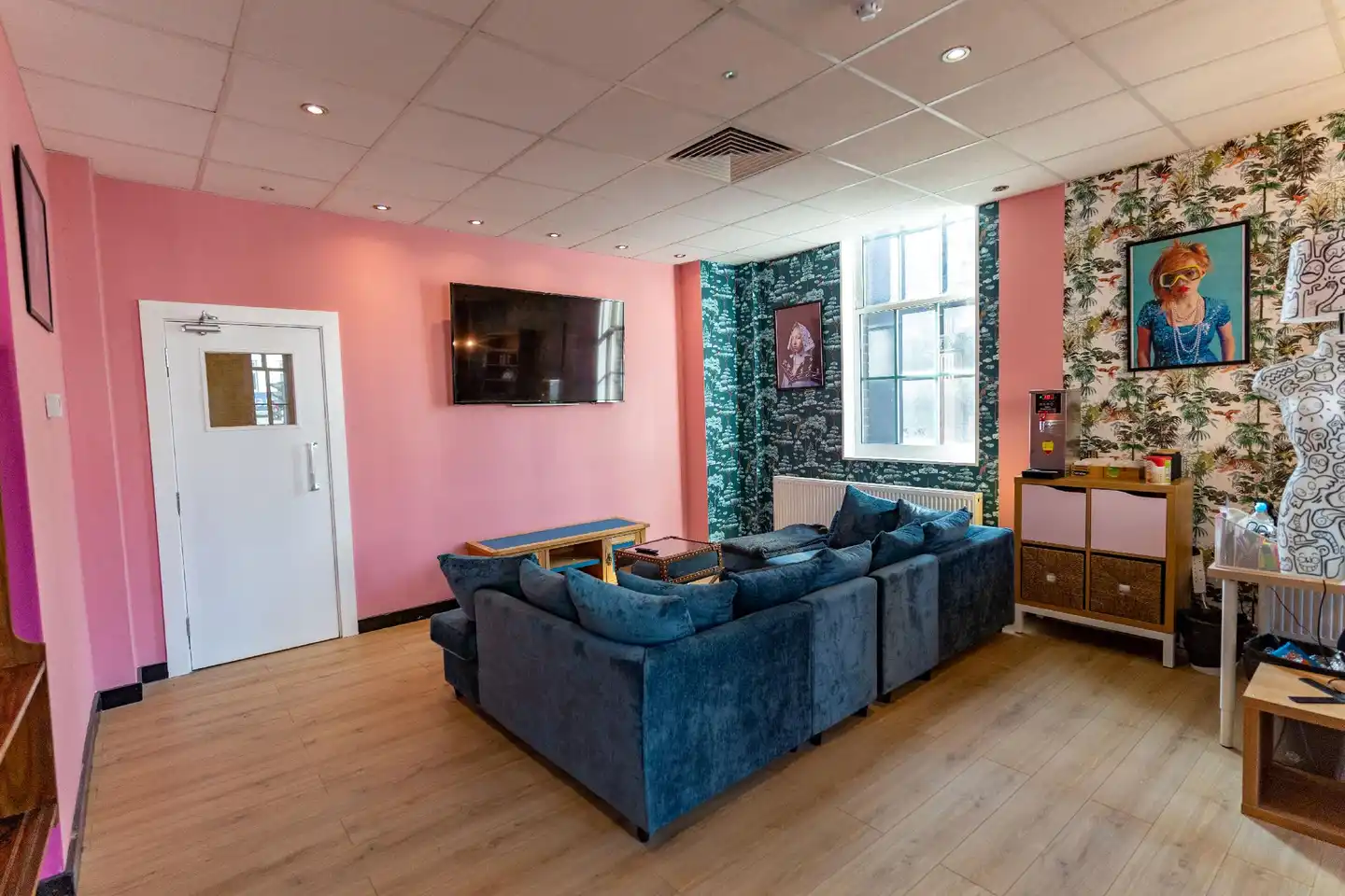 Hostelle - women only hostel London Lobby
