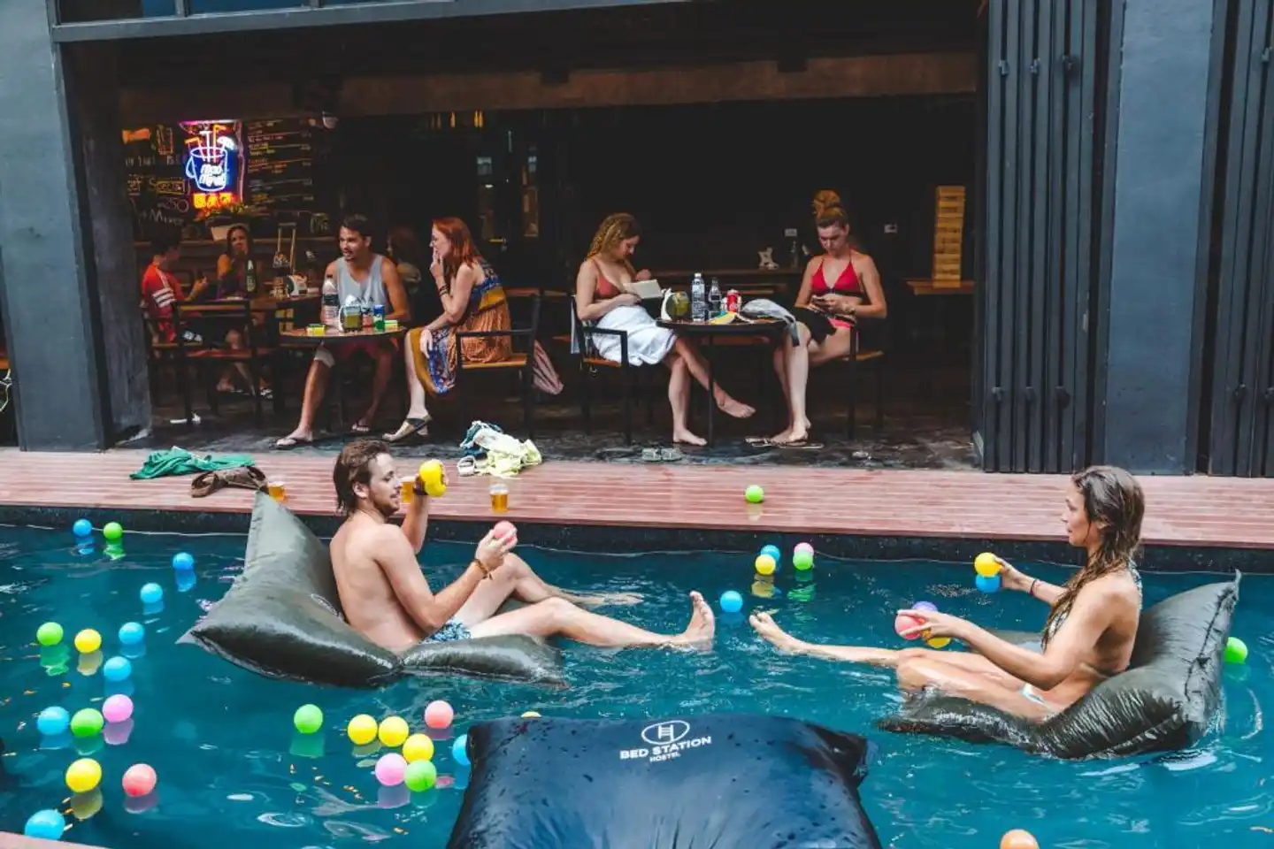 BED STATION Hostel Khaosan Hallenbad