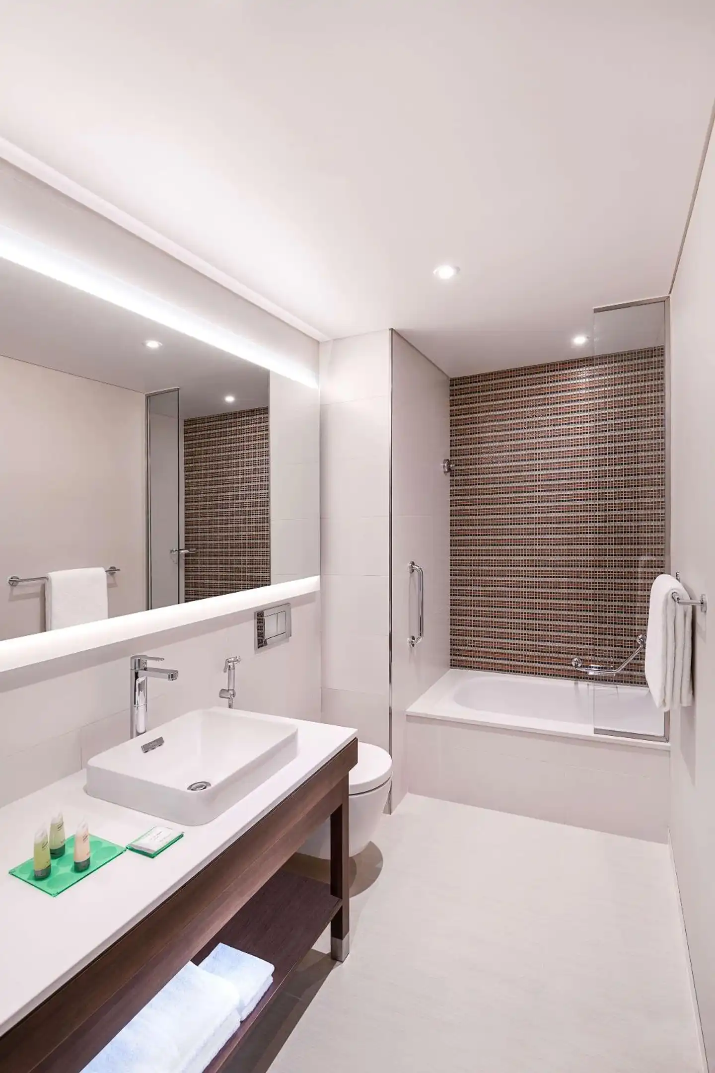 Hyatt Place Dubai Wasl District Badezimmer