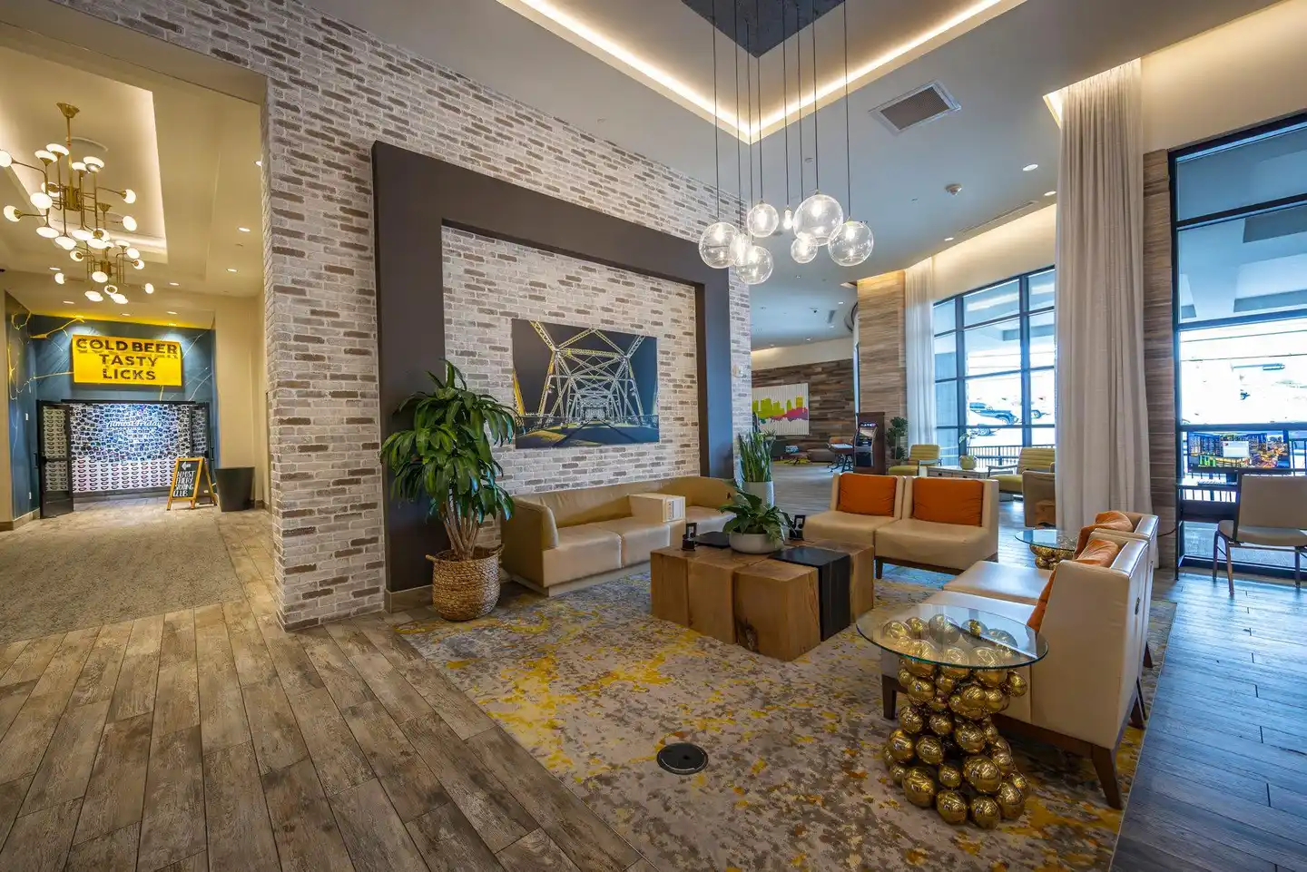 Holiday Inn & Suites Nashville Dtwn - Conv Ctr Lobby