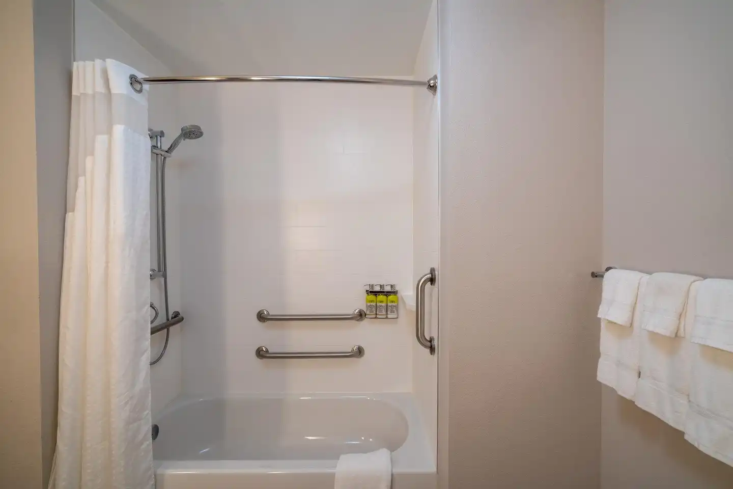 Holiday Inn Express & Suites Atlanta Airport NE - Hapeville Badezimmer