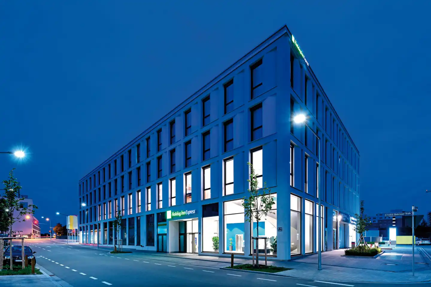 Holiday Inn Express Regensburg Aussenansicht
