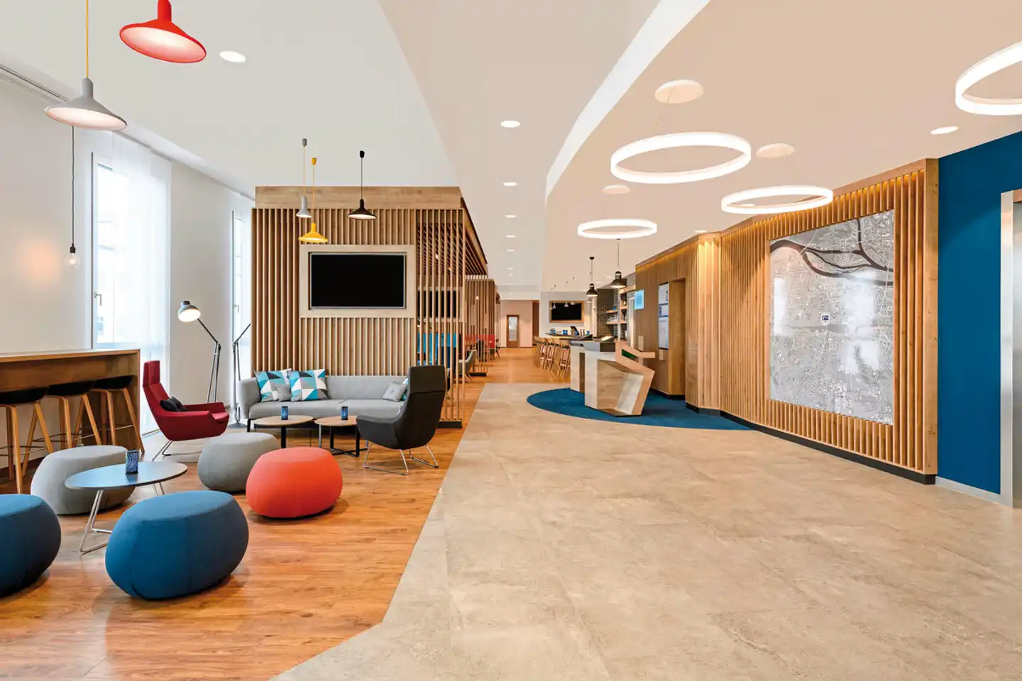 Holiday Inn Express Regensburg Lobby