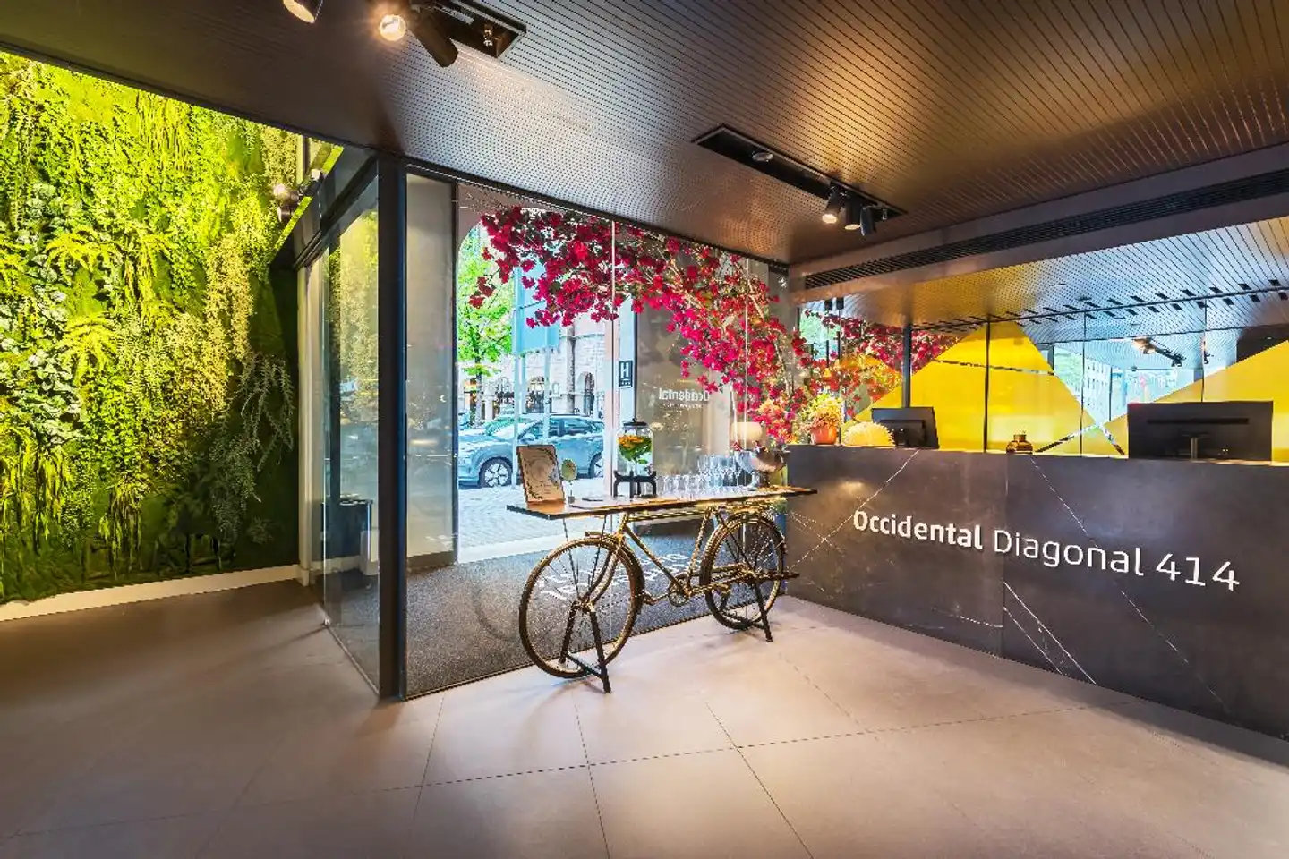 Occidental Diagonal 414 Bar
