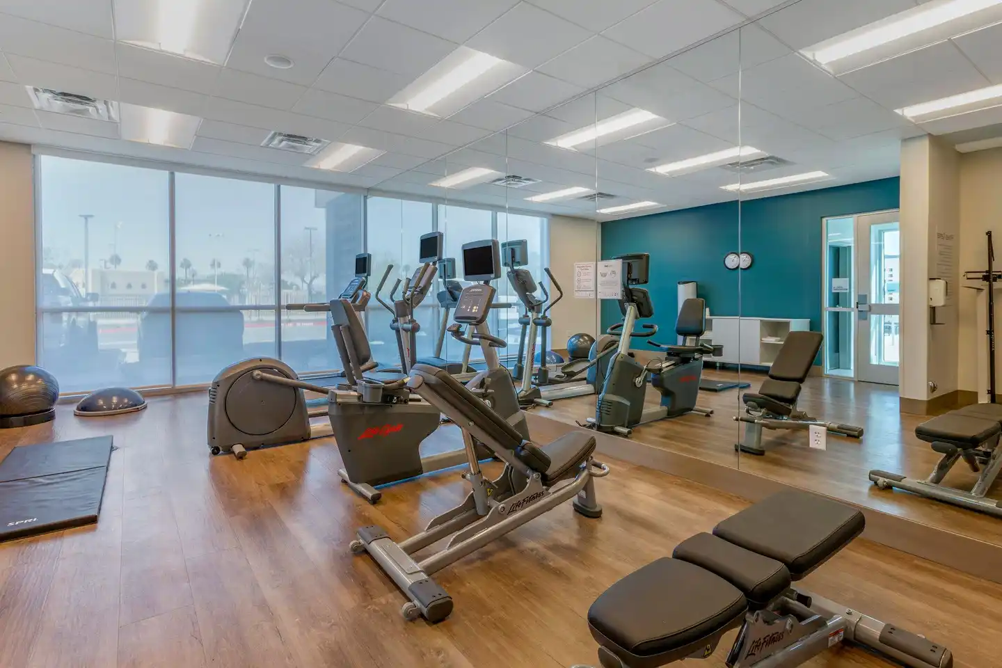 Holiday Inn Express & Suites Phoenix Dwtn - State Capitol Sport und Entertainment