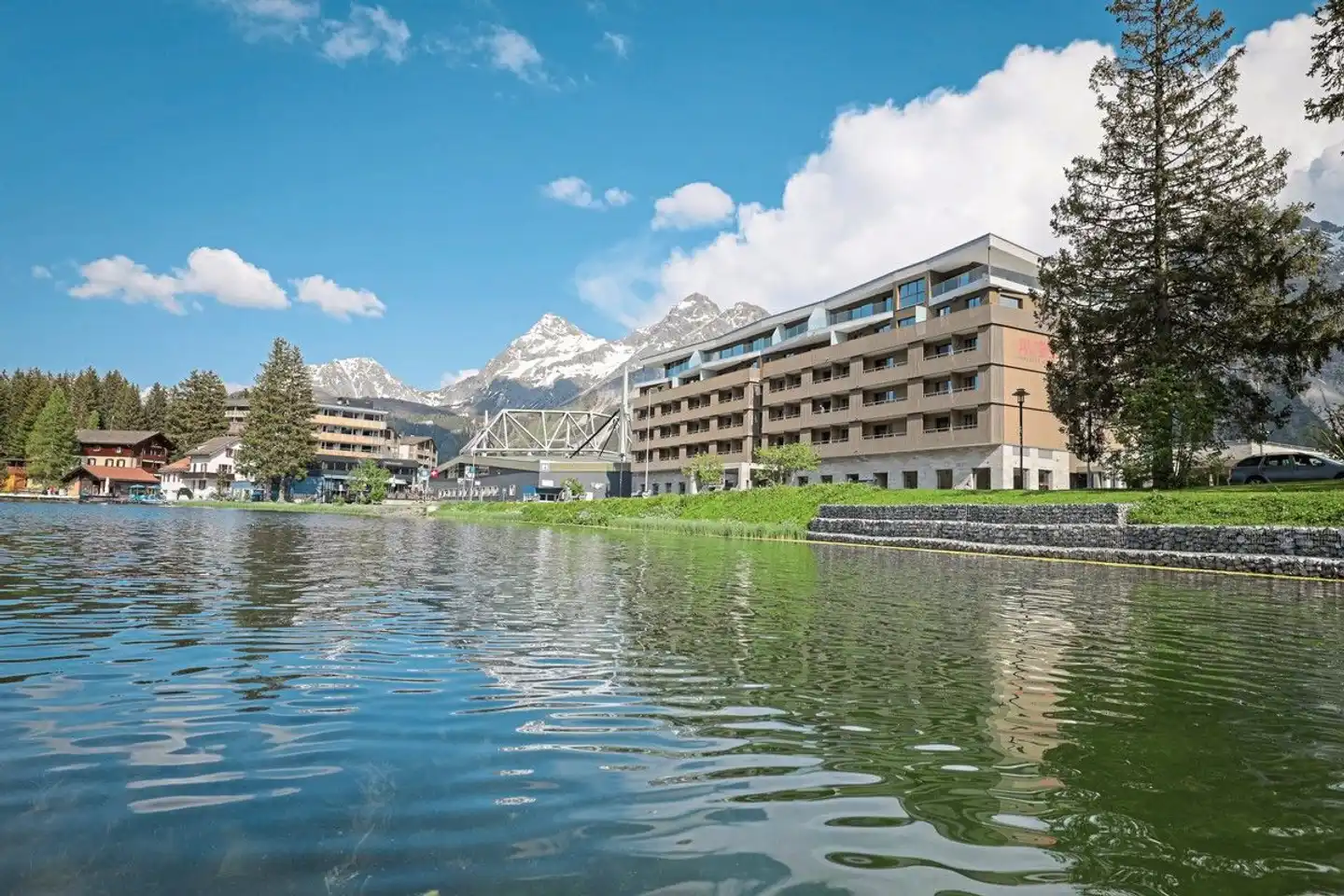 AVES Homebase Arosa Aussenansicht