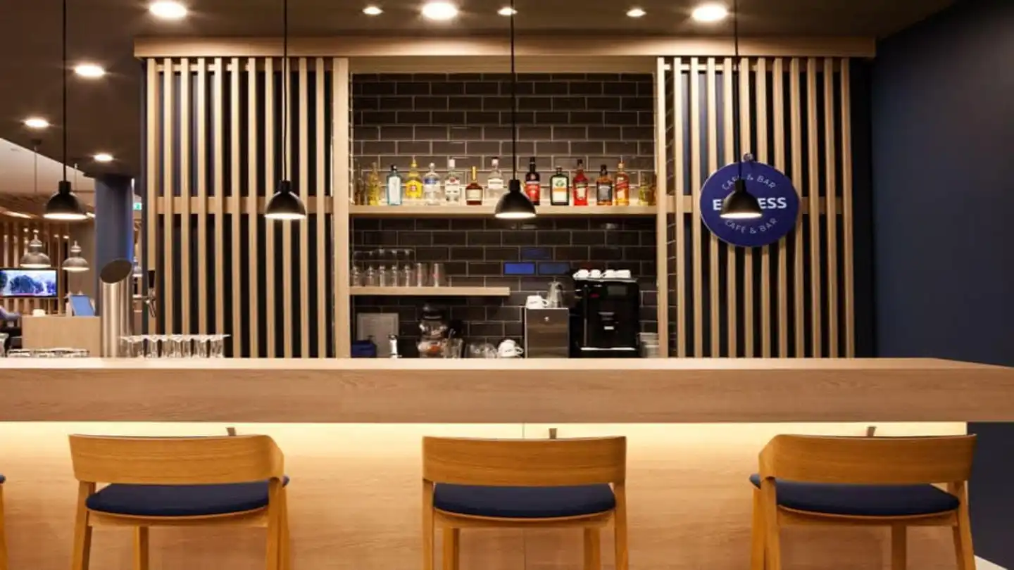 Holiday Inn Express Bochum Bar