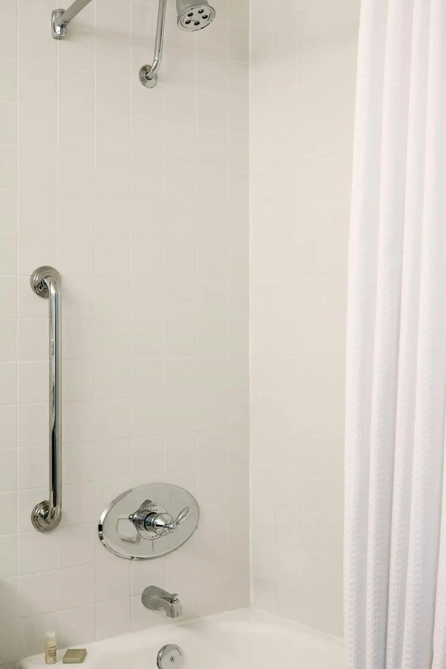 Renaissance Newark Airport Badezimmer