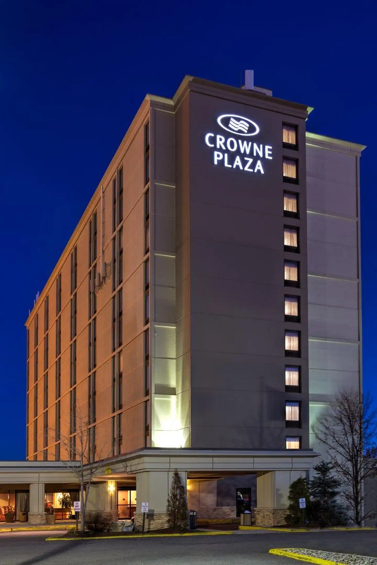 Crowne Plaza Newark Airport Aussenansicht