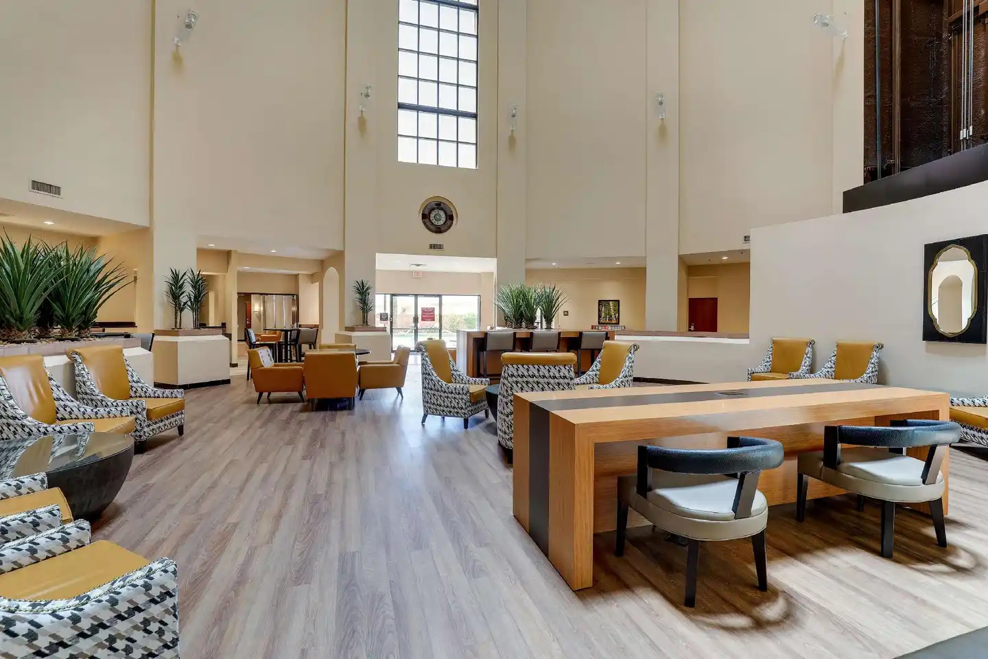 Drury Inn & Suites Phoenix Airport Lobby