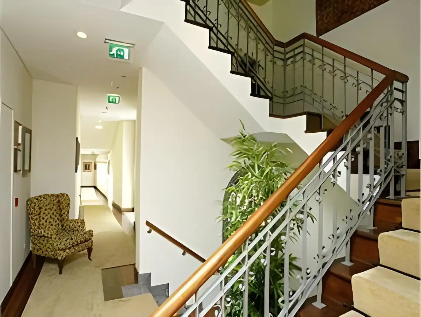 Camoes Lobby