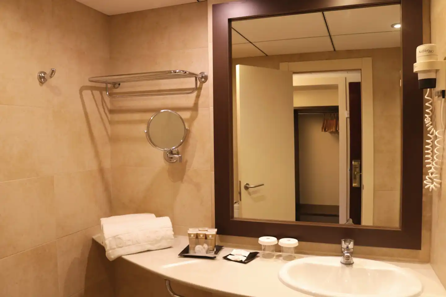 Golden Port Salou & Spa Badezimmer