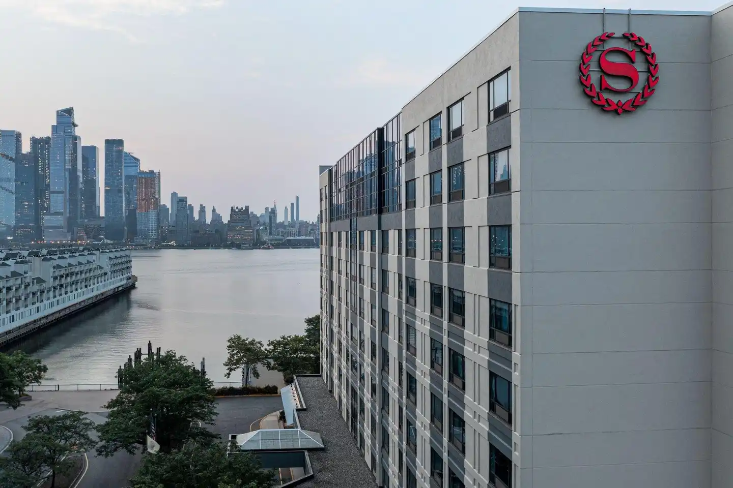 Sheraton Lincoln Harbor Hotel Aussenansicht