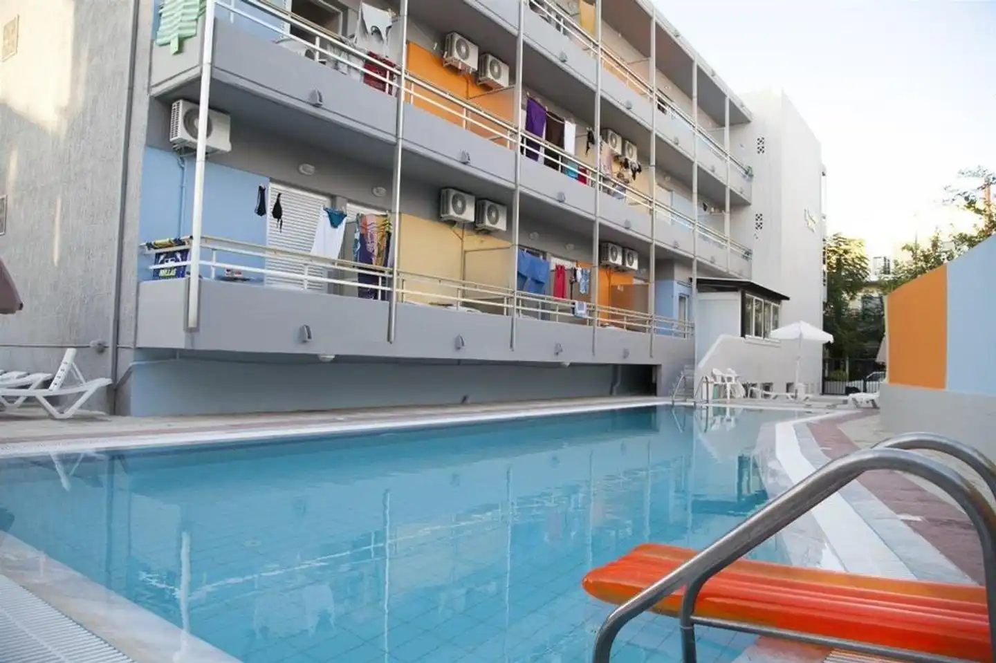 Theonia Hotel Aussenansicht