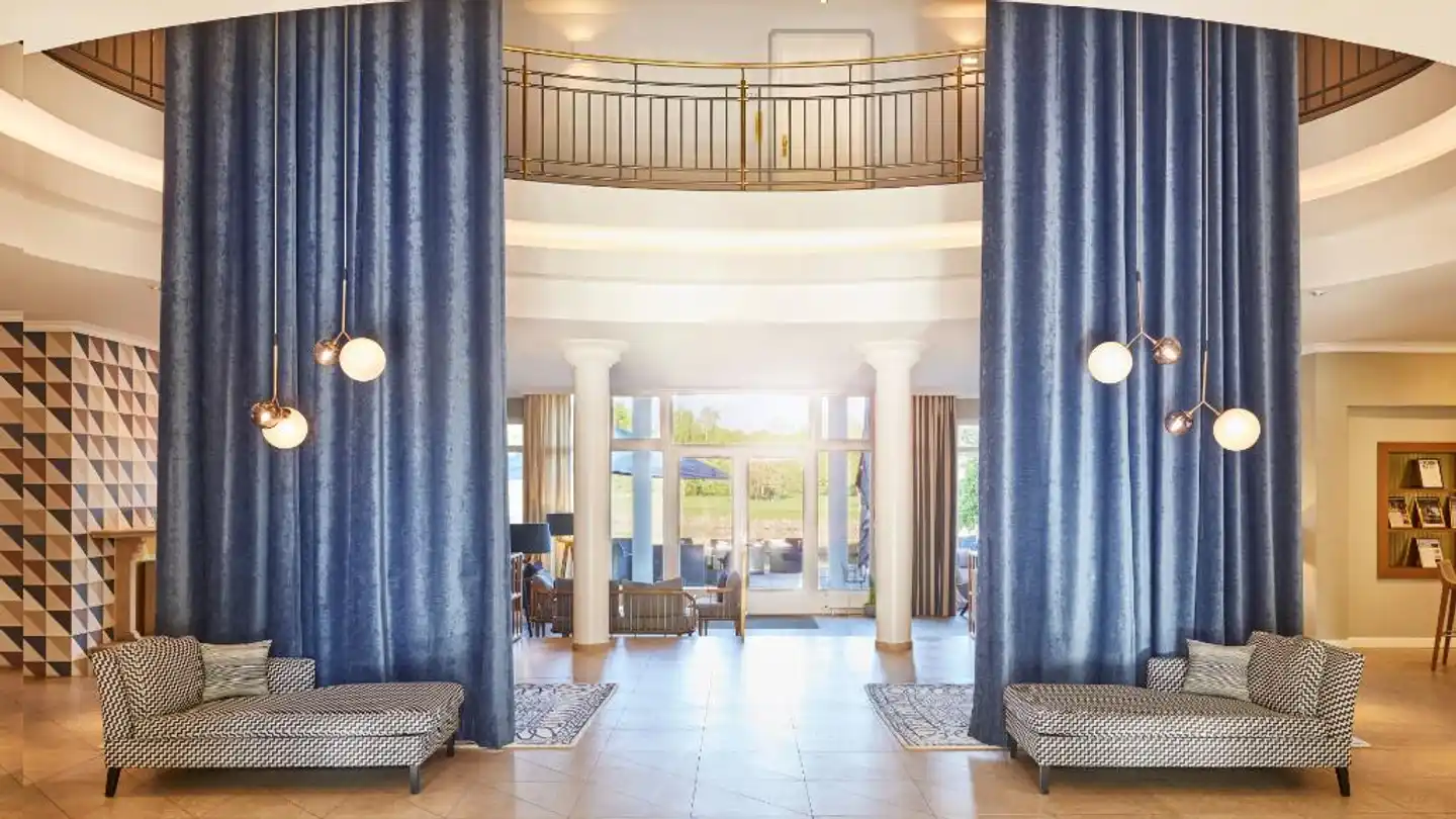 Steigenberger Hotel Treudelberg Lobby