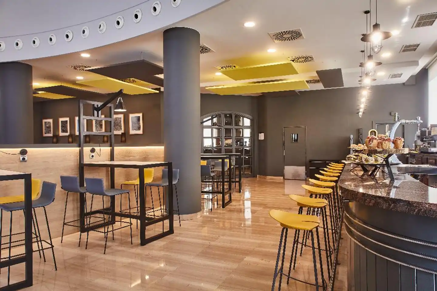 Silken Amara Plaza Bar