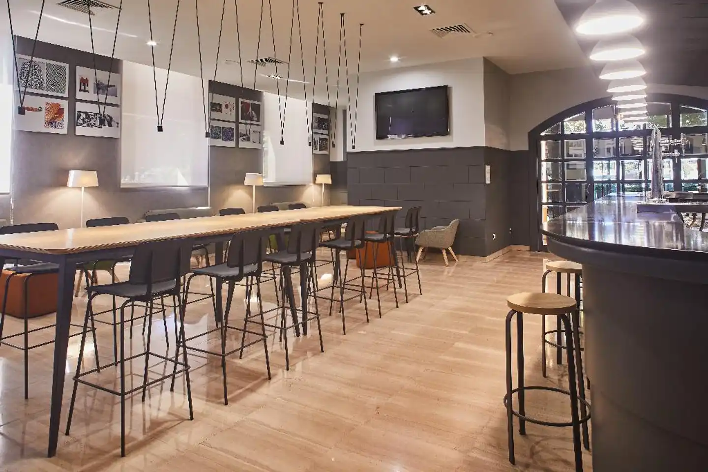 Silken Amara Plaza Bar