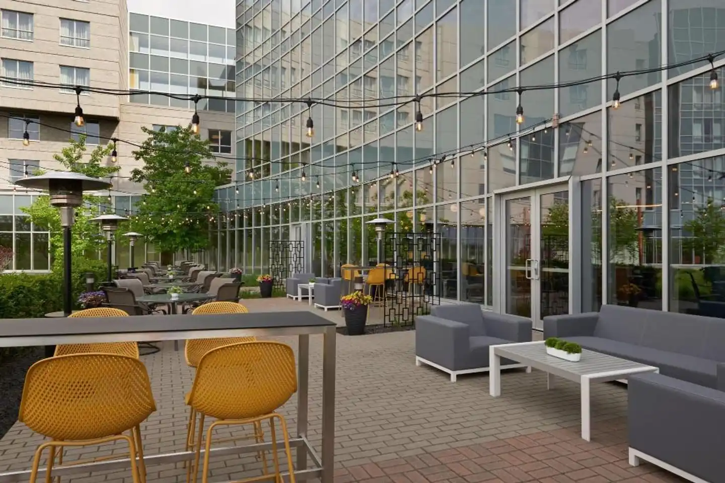Courtyard by Marriott Calgary Airport Terrasse