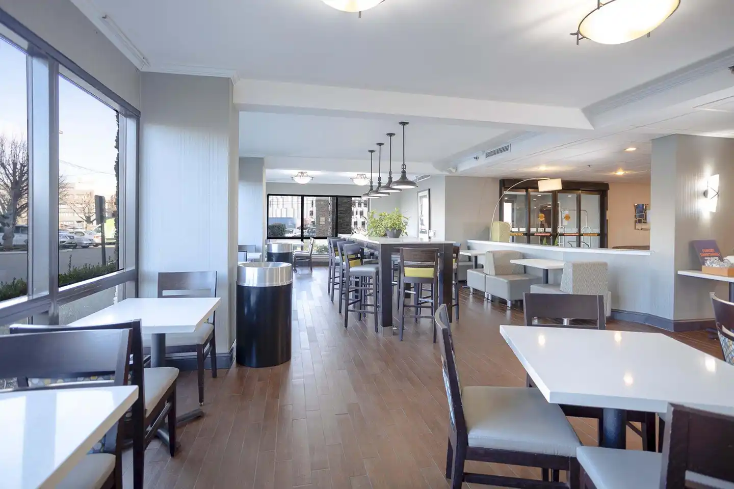 Hampton Inn Newark-Airport Restaurant