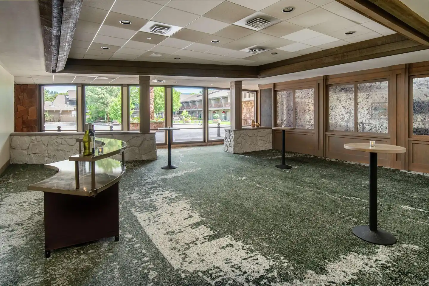 DoubleTree by Hilton Missoula Edgewater Lobby