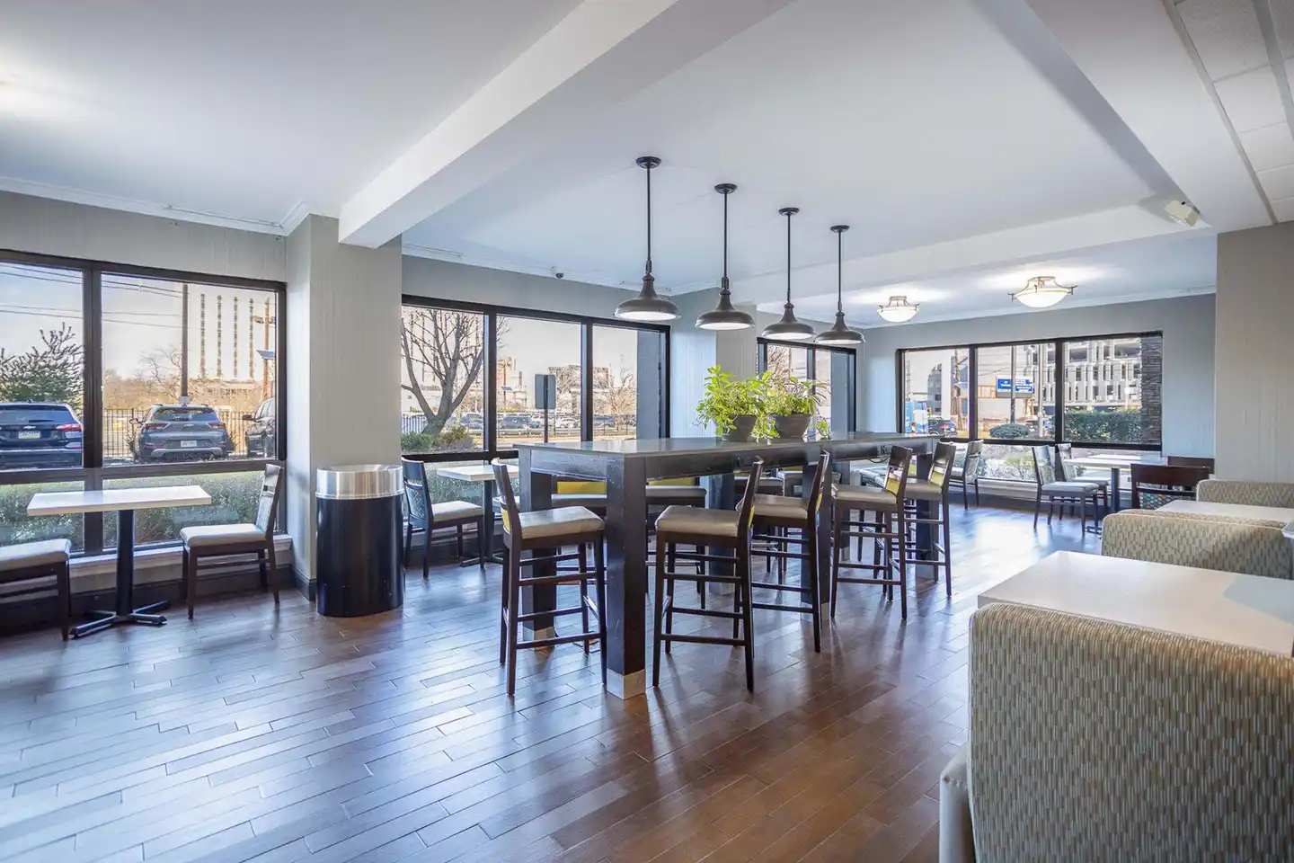 Hampton Inn Newark-Airport Restaurant