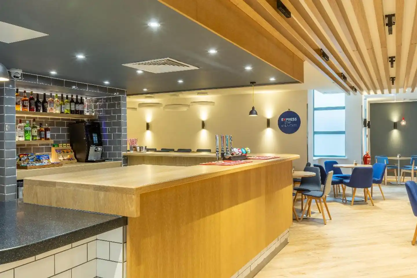 Holiday Inn Express London - Croydon Bar