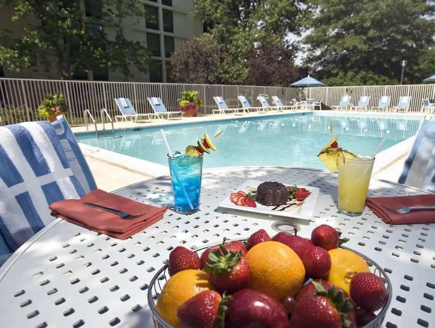 DoubleTree by Hilton BWI Airport Hotel Pool