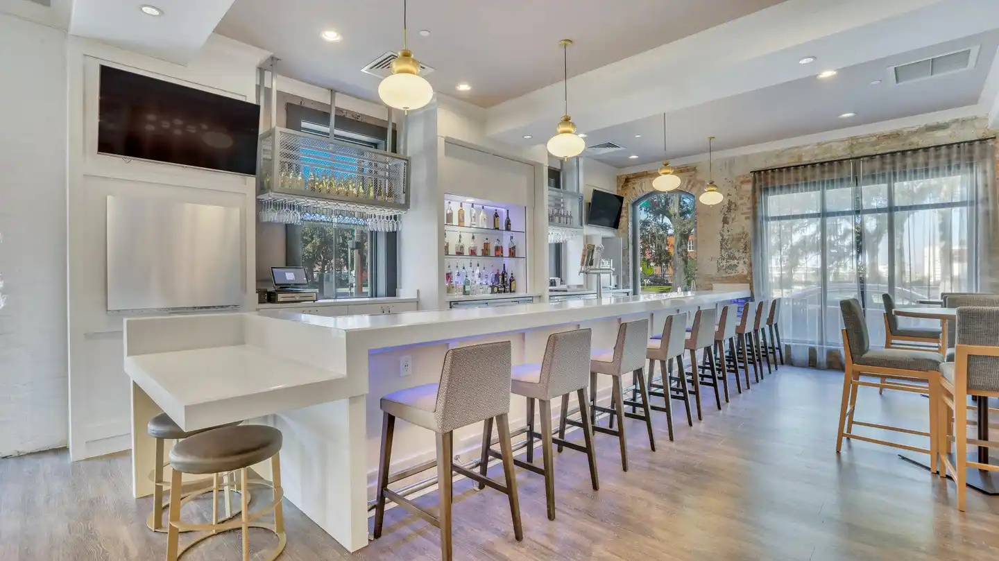 Staybridge Suites Savannah Historic District Bar