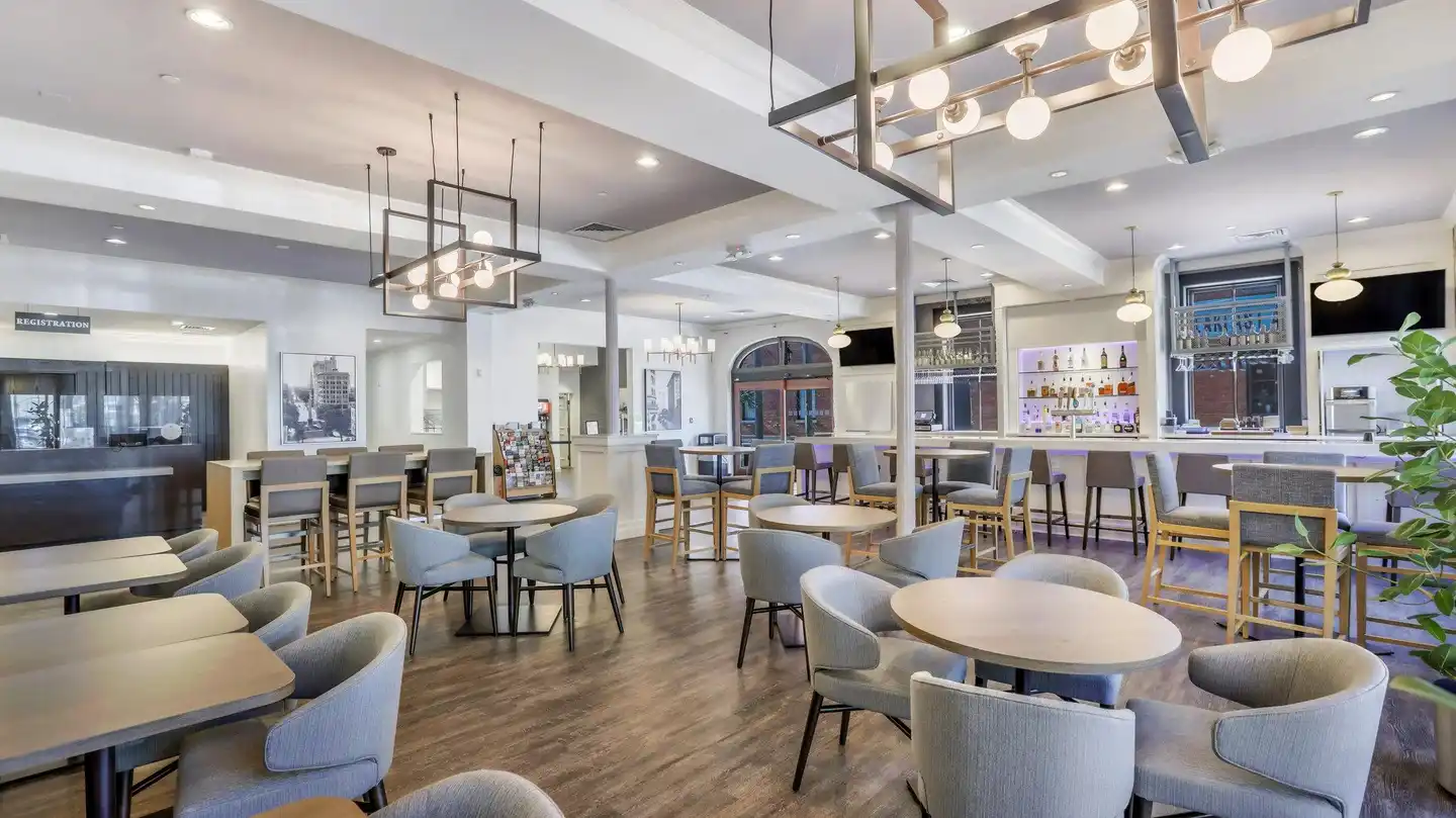 Staybridge Suites Savannah Historic District Bar