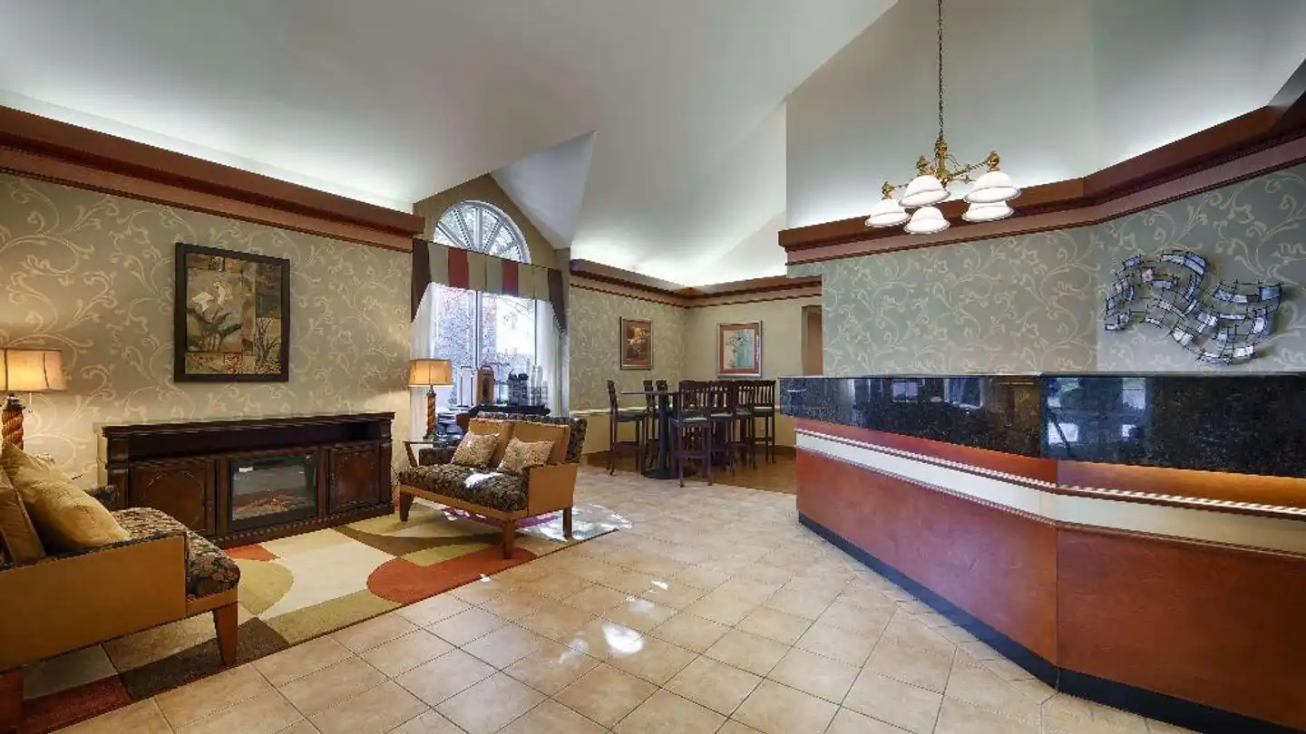 BEST WESTERN PLUS Inn at Valley View Lobby