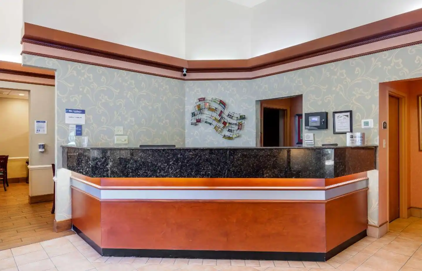 BEST WESTERN PLUS Inn at Valley View Lobby