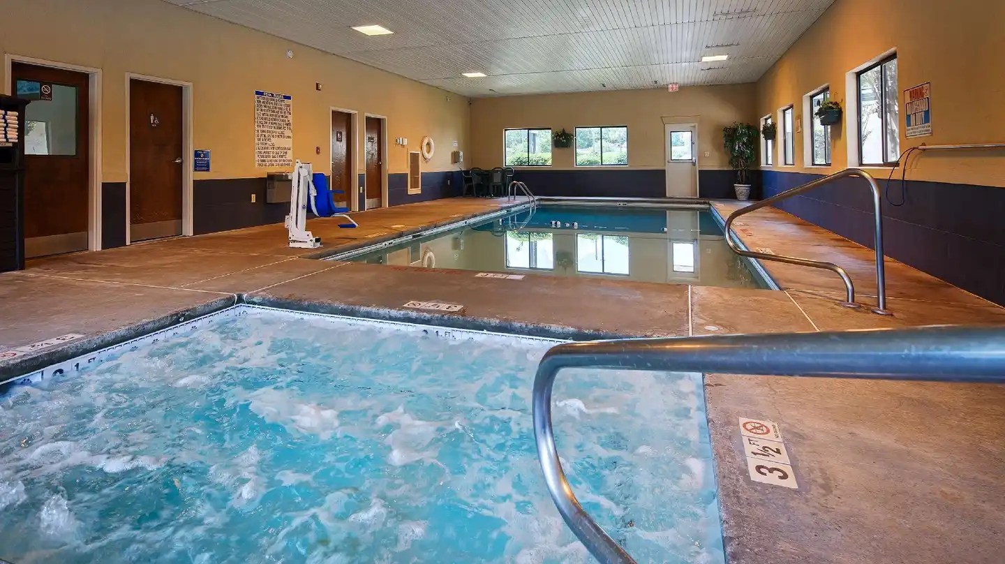 Best Western Inn & Suites of Macon Hallenbad