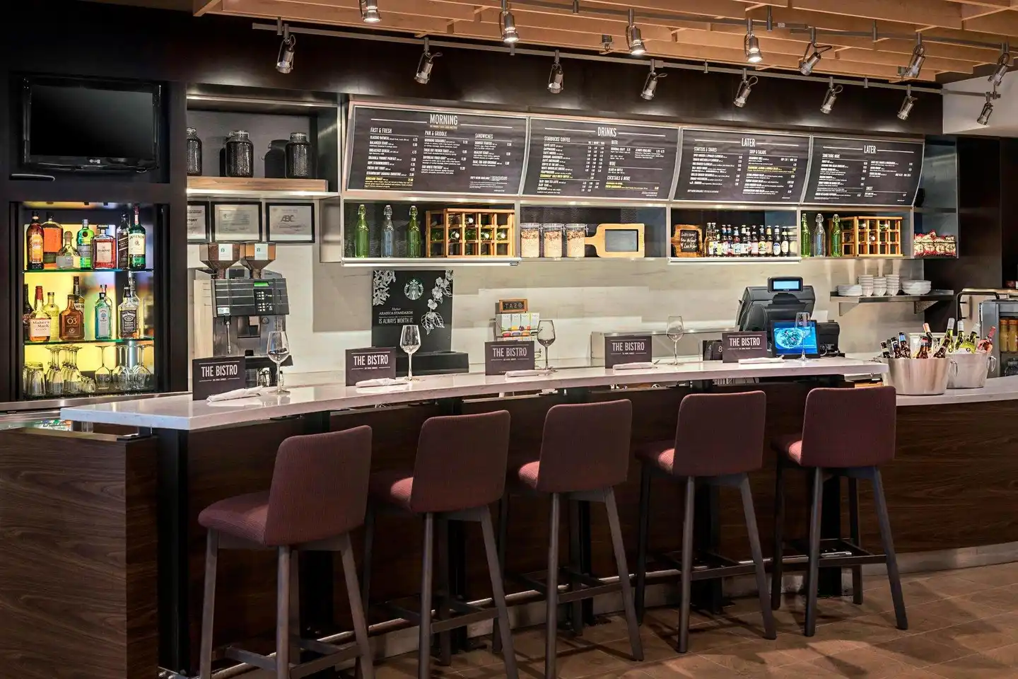 Courtyard by Marriott Jersey City Newport Bar
