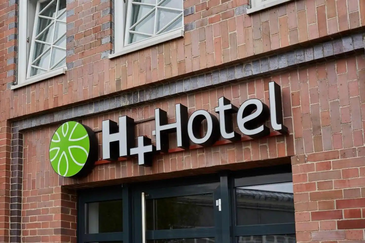H+ Hotel Lübeck Aussenansicht