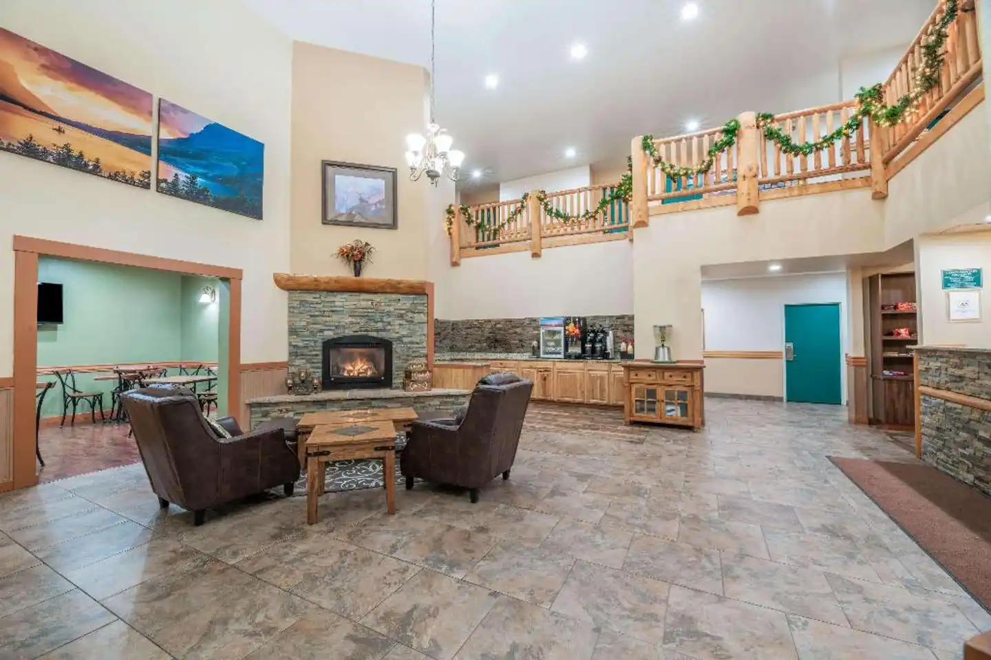 La Quinta Inn & Suites by Wyndham Belgrade - Bozeman Airport Lobby