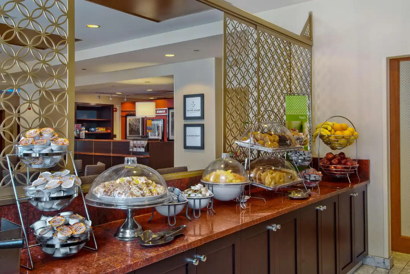 Hampton Inn Majestic Chicago Theatre District Bar