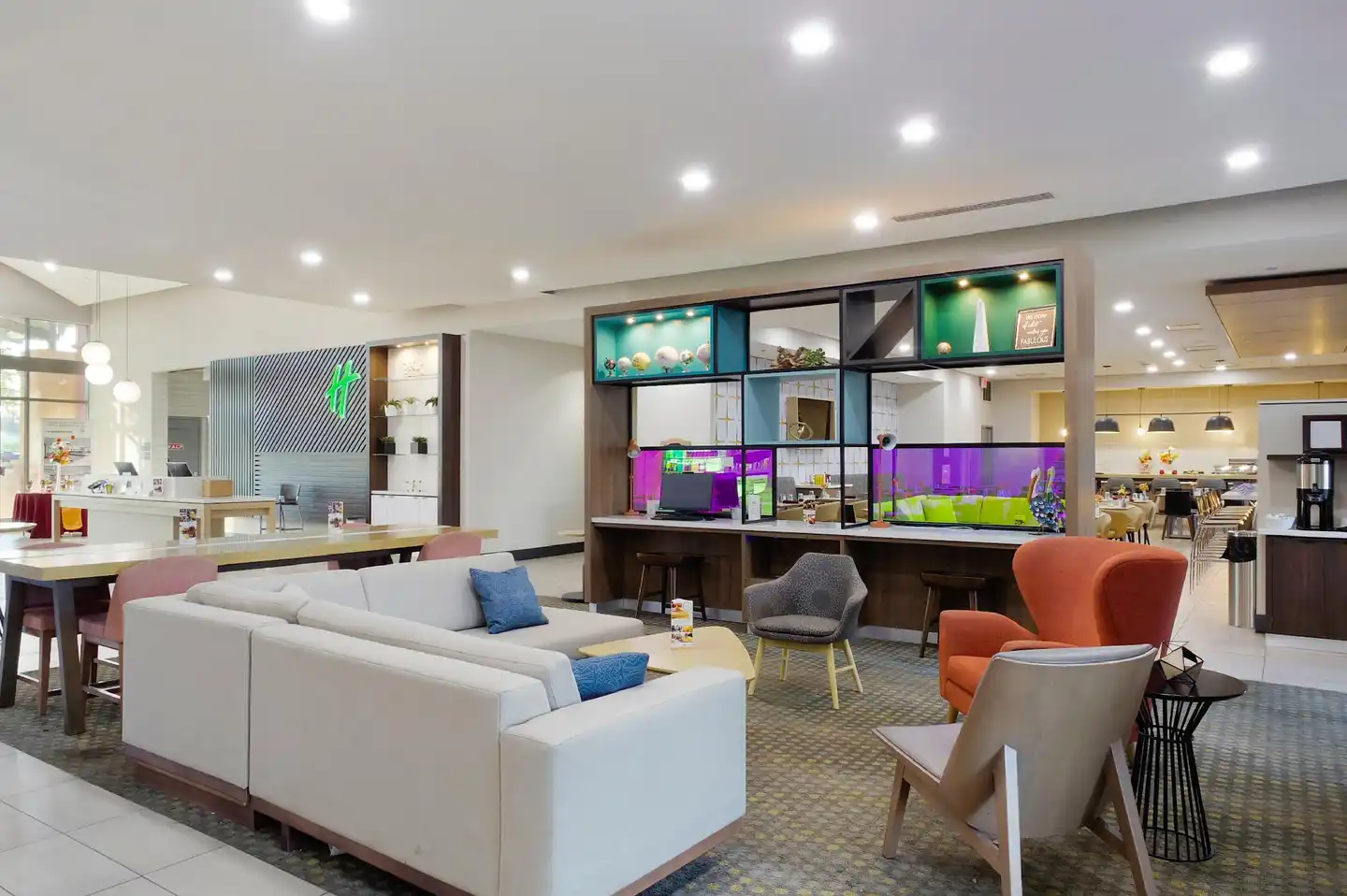 Holiday Inn & Suites Phoenix Airport Lobby