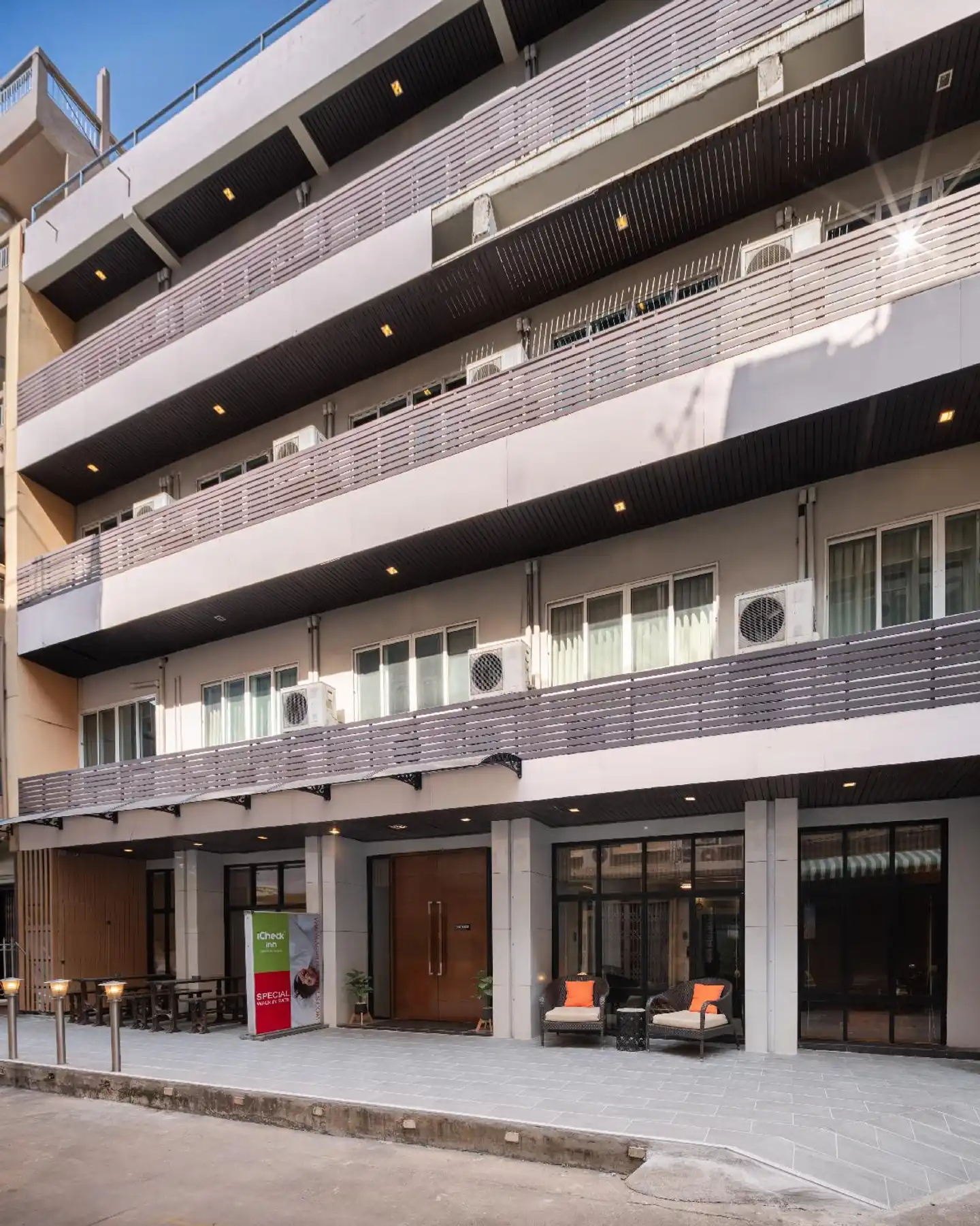 iCheck inn Silom Aussenansicht