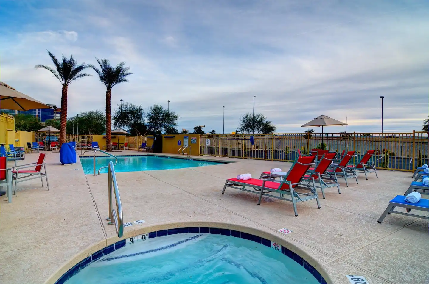 Holiday Inn Express & Suites Phoenix North - Scottsdale Pool