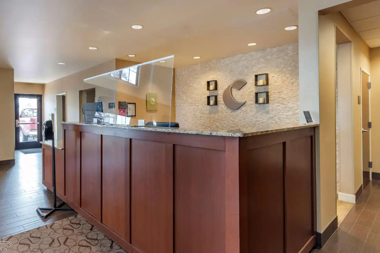 Comfort Suites Airport-University Lobby