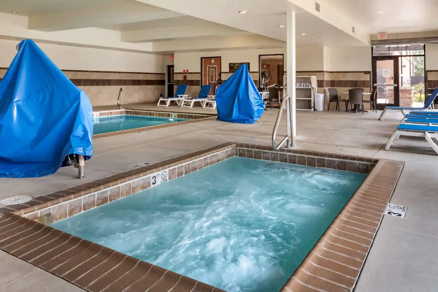 Comfort Suites Airport-University Hallenbad