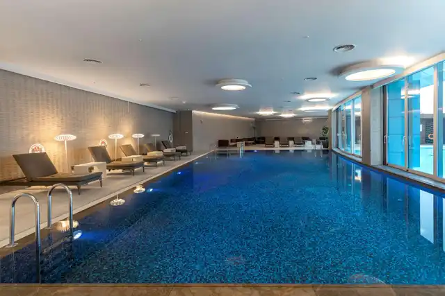 Radisson Blu Hotel, Istanbul Ottomare Hallenbad