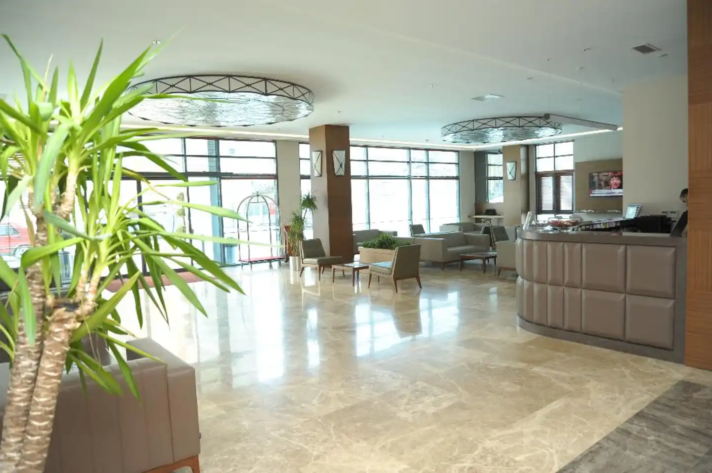 Nearport Hotel Lobby