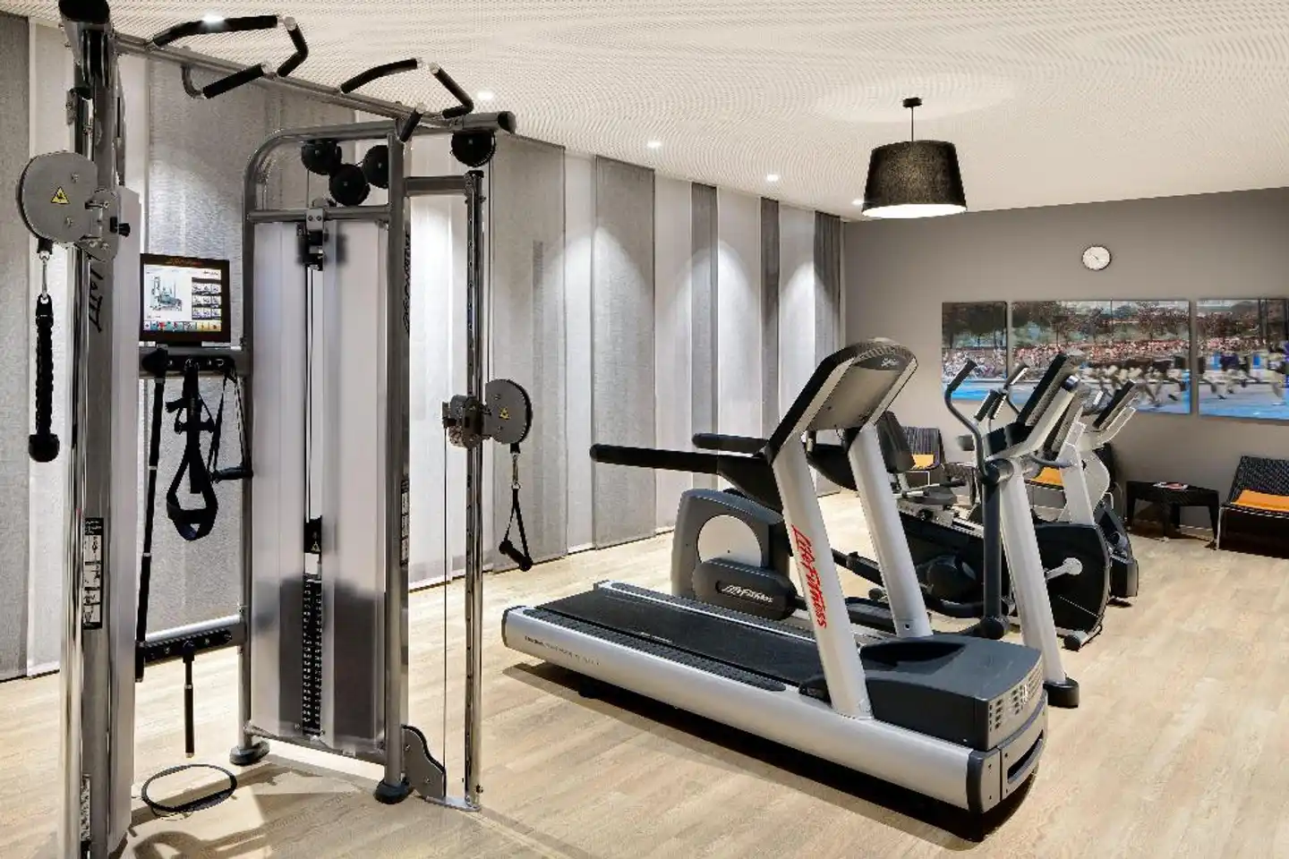 Holiday Inn Dusseldorf City Toulouser All. Sport und Entertainment