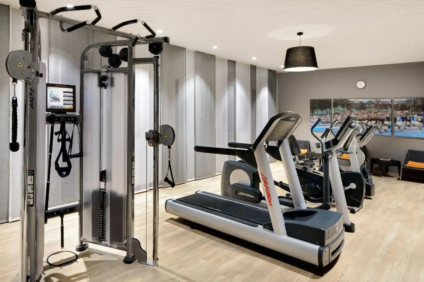 Holiday Inn Dusseldorf City Toulouser All. Sport und Entertainment